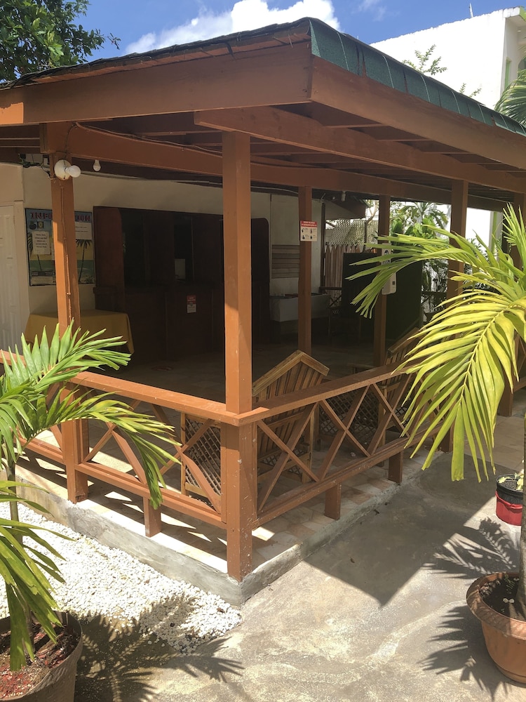 Fun Holiday Beach Resort in NEGRIL