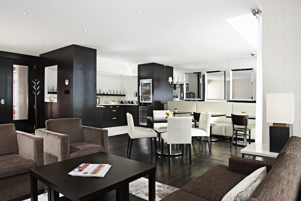 Prince George Hotel 27/51