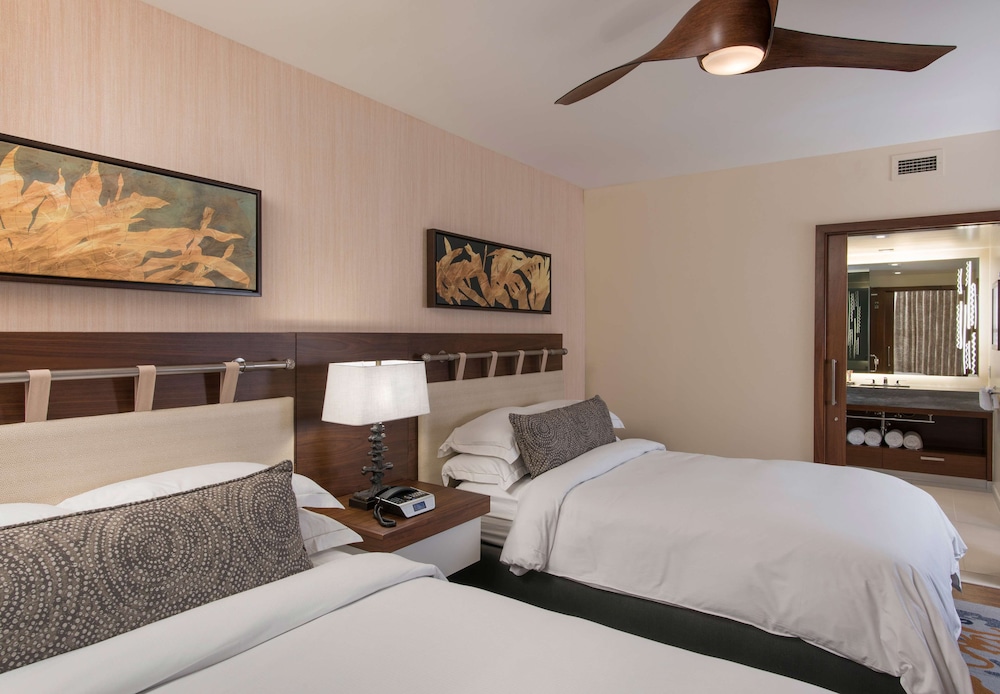 1 BEDROOM, SUITE, 2 DOUBLE BEDS, MOUNTAIN VIEW, SOFA