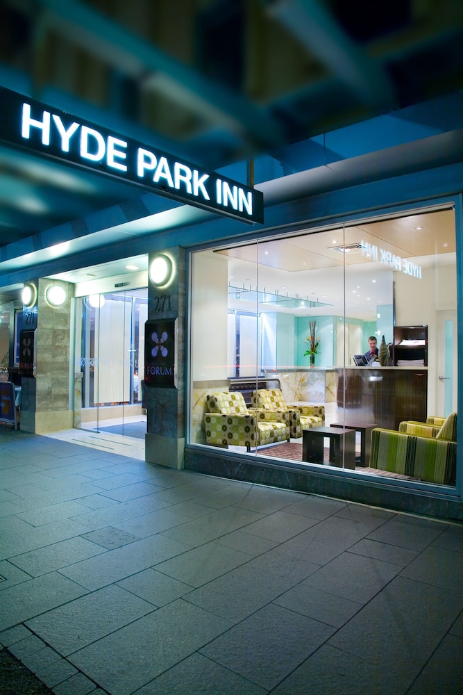 HYDE PARK INN 21/50