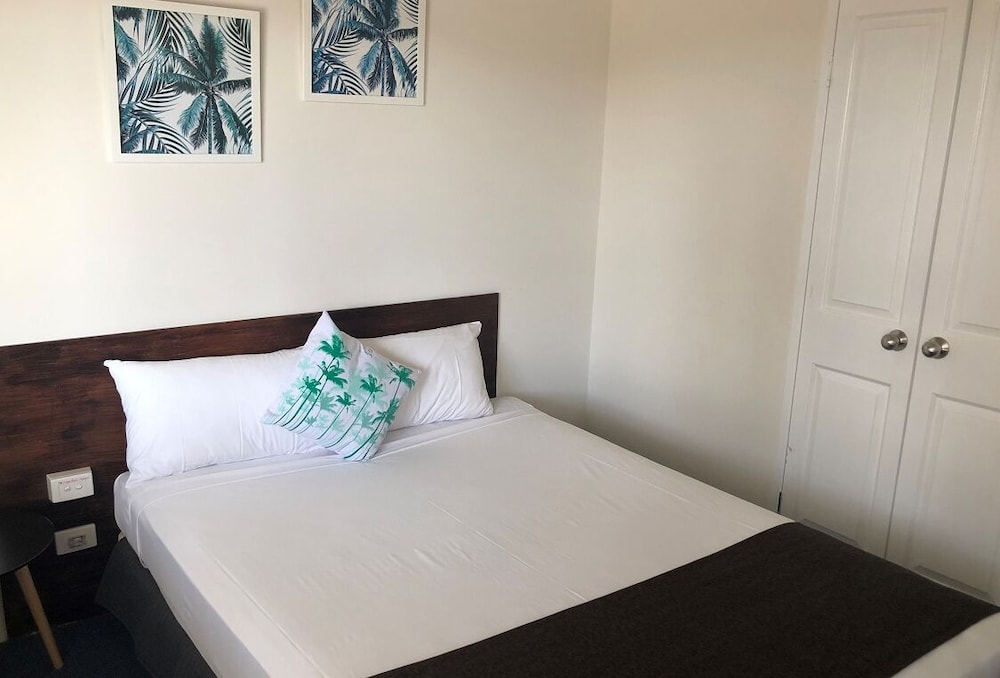 Coral Sands Motel 8/32