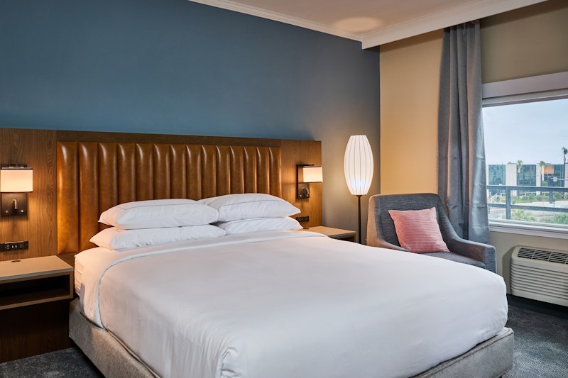 DoubleTree by Hilton Chatsworth 8/42