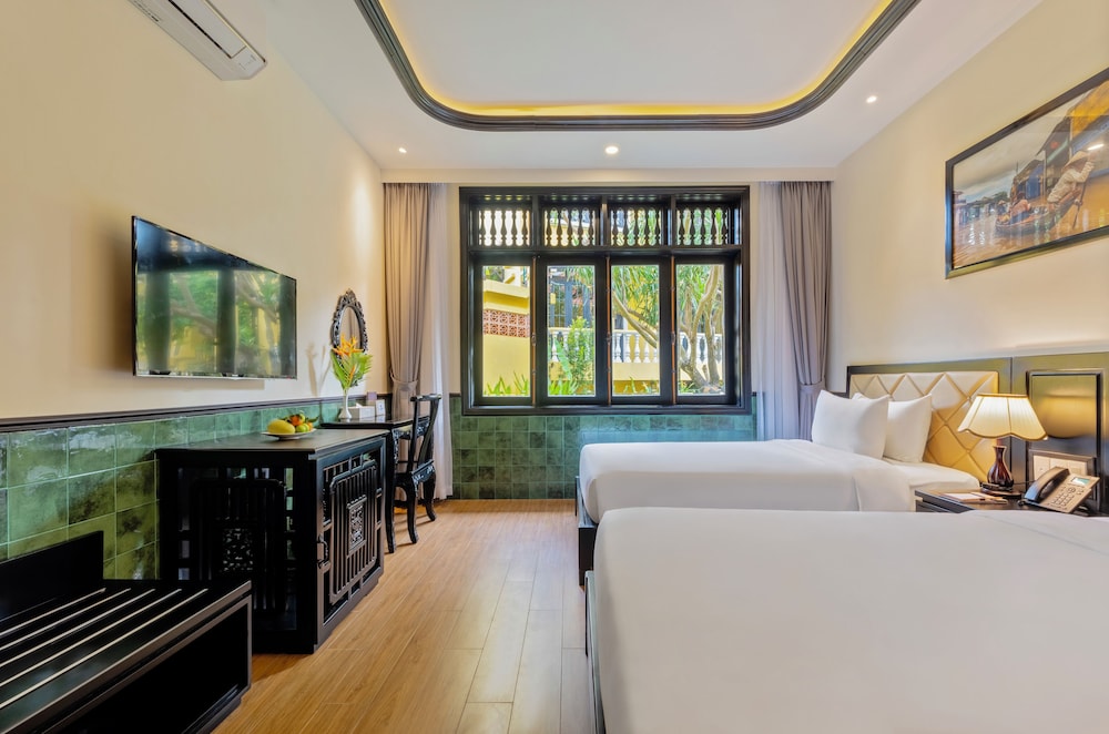 Lantern Boutique Hoi An 26/74