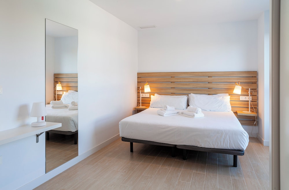 2 BEDROOMS, APARTMENT, TWIN BEDS, SOFA, TERRACE, GROUND FLOOR