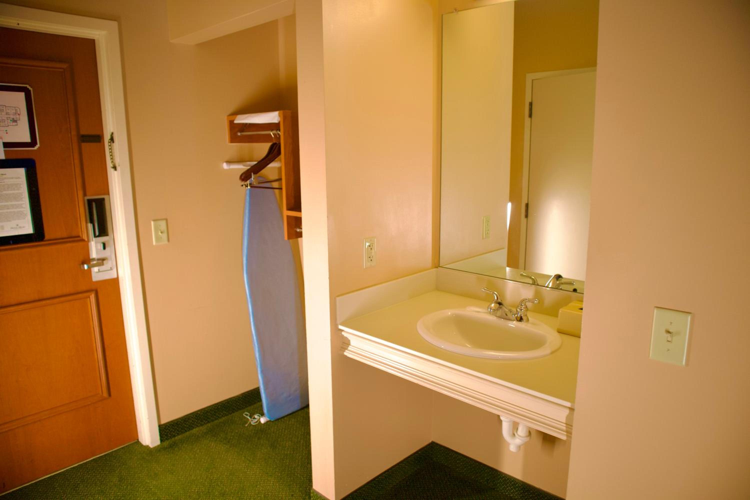 غرفة بسرير كينج بجاكوزي، Hotel Mead 10/10
