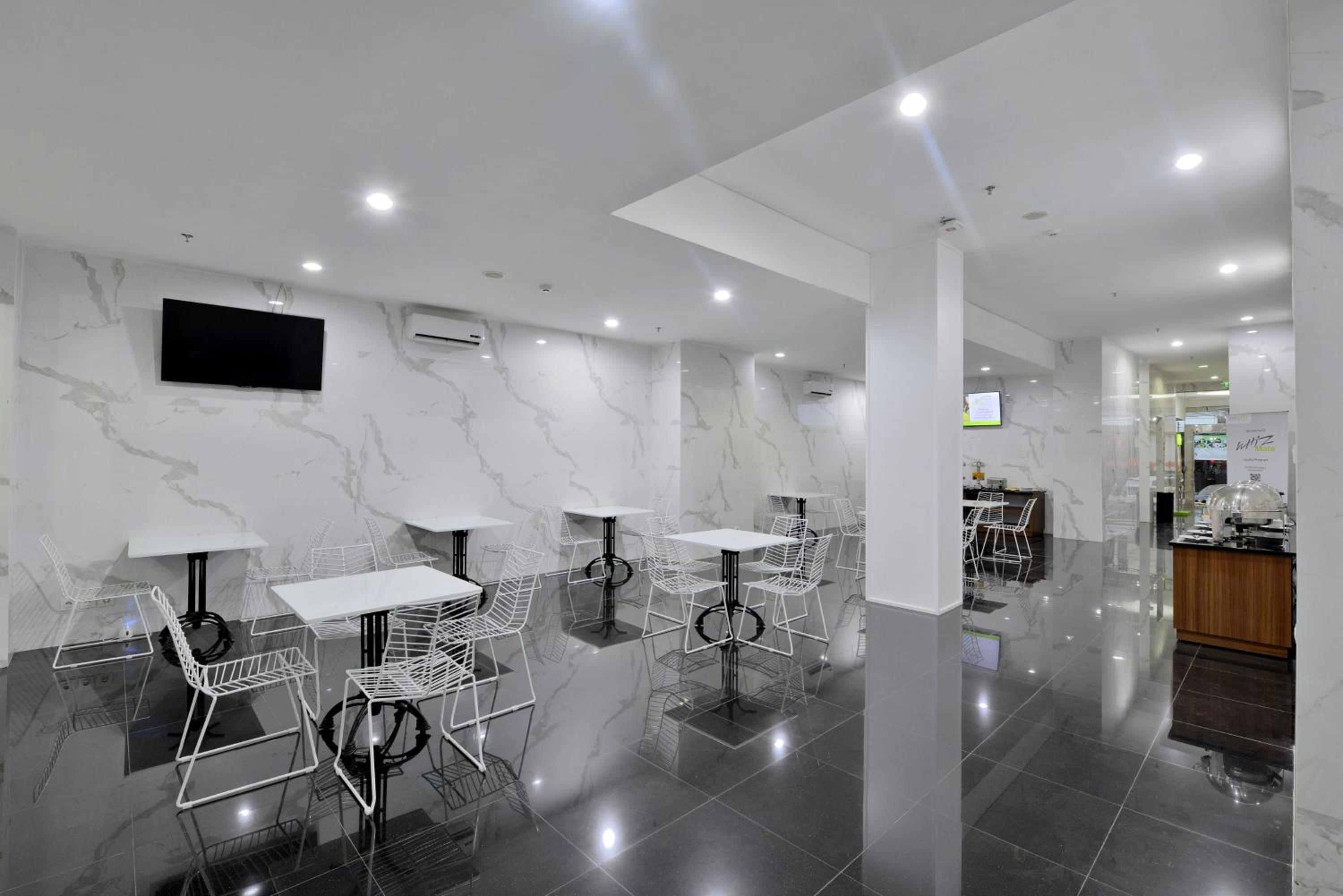 Whiz Hotel Falatehan Jakarta 53/57