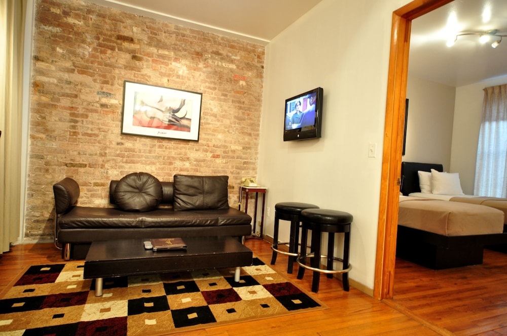 Off Soho Suites Hotel 27/38