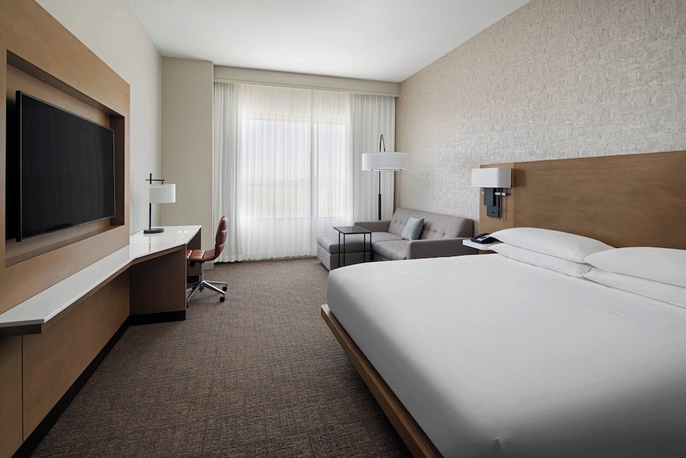CLUB, KING BED, MOUNTAIN VIEW