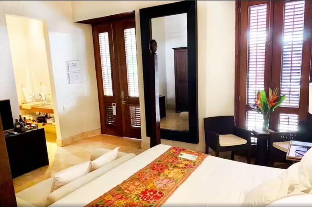 Ananda Hotel Boutique 31/70