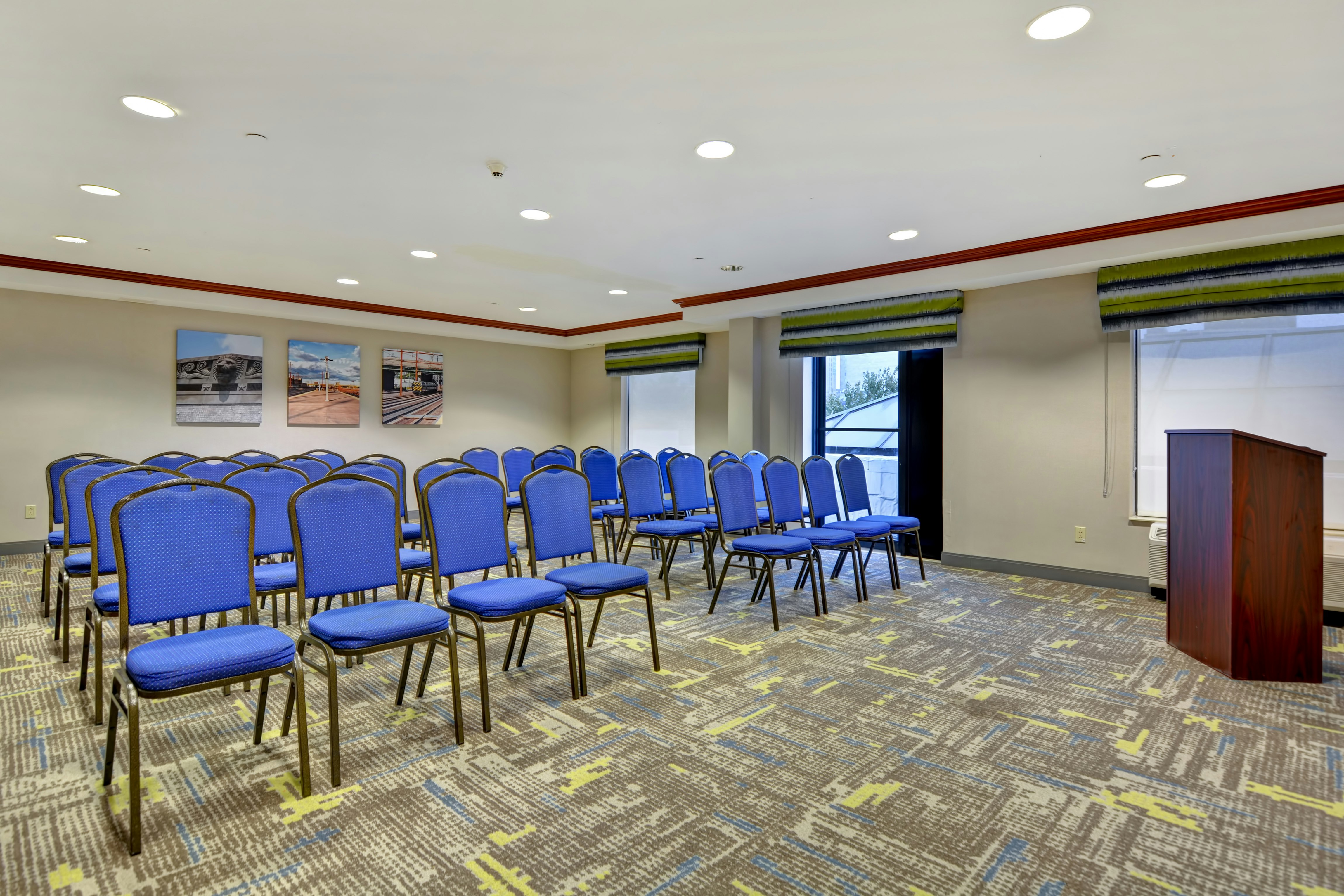 Hampton Inn Suites Newark Harrison Riverwalk 48/60