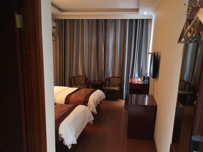 Greentree Inn Anhui Luan Huoqiu Jianxing Road Express Hotel 8/26