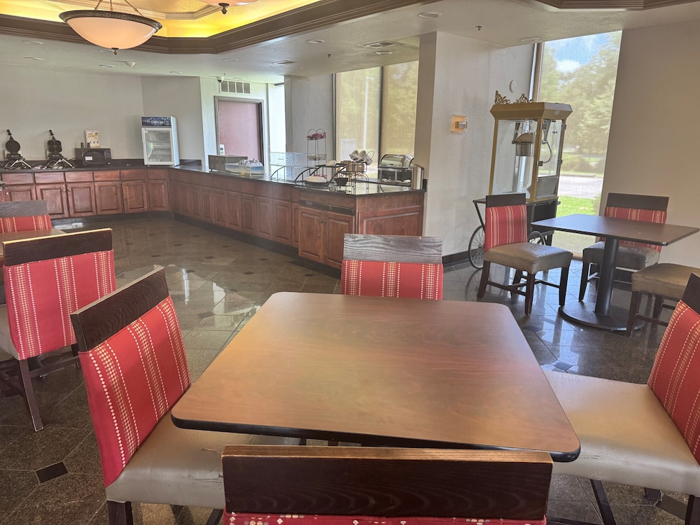 AmericInn by Wyndham Memphis East 21/33