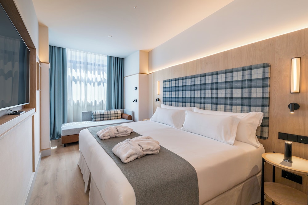 غرفة ثلاثية بسريرين منفصلين