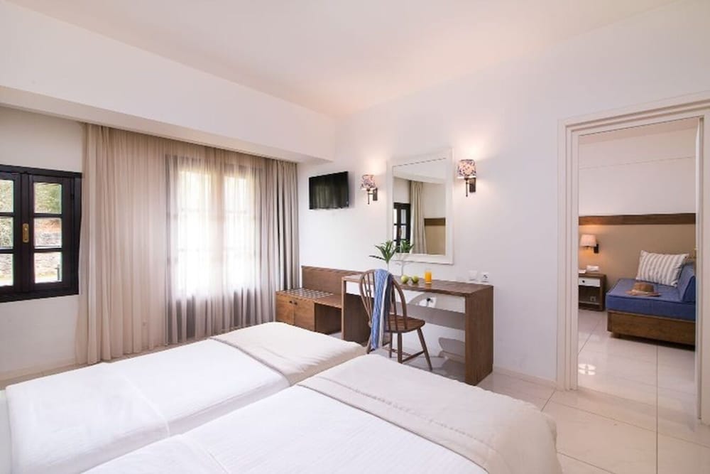 2 BEDROOMS, PREMIUM, SUITE