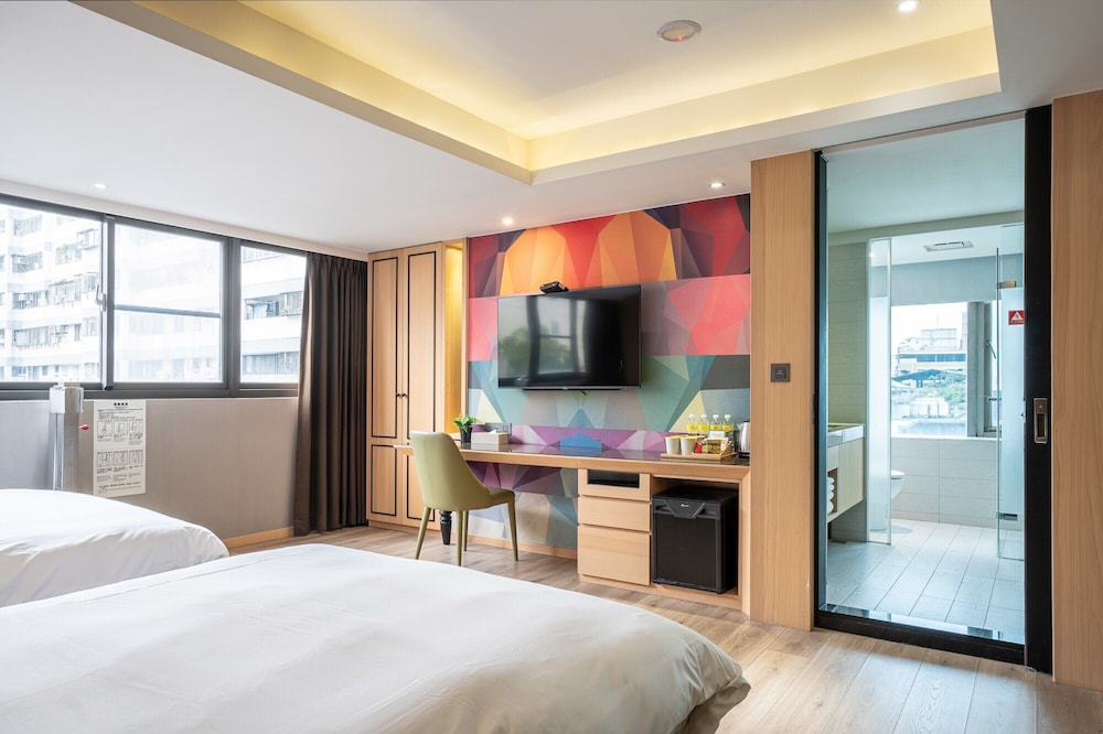 CHECK inn Taichung Wenxin Zhongqing 29/64