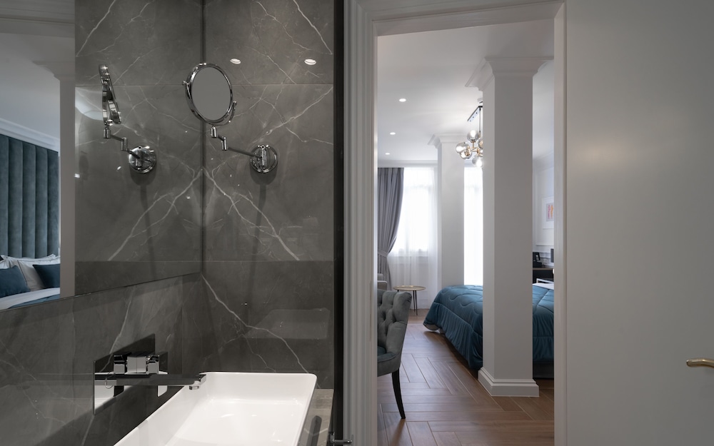 Praxitelous Luxury Suites 47/50
