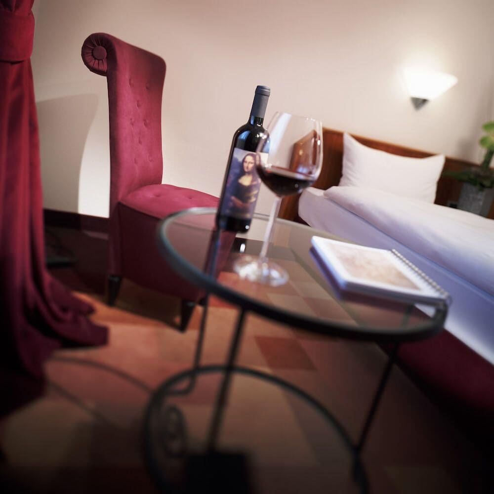 Turm Hotel 39/44