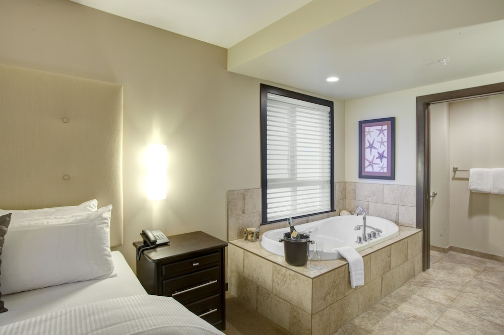 Sunrise Ridge Waterfront Resort 43/82