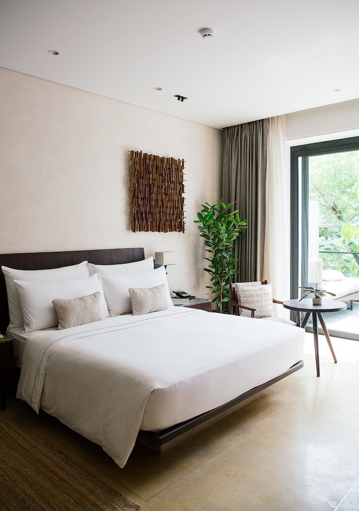 Treeline Urban Resort 13/48