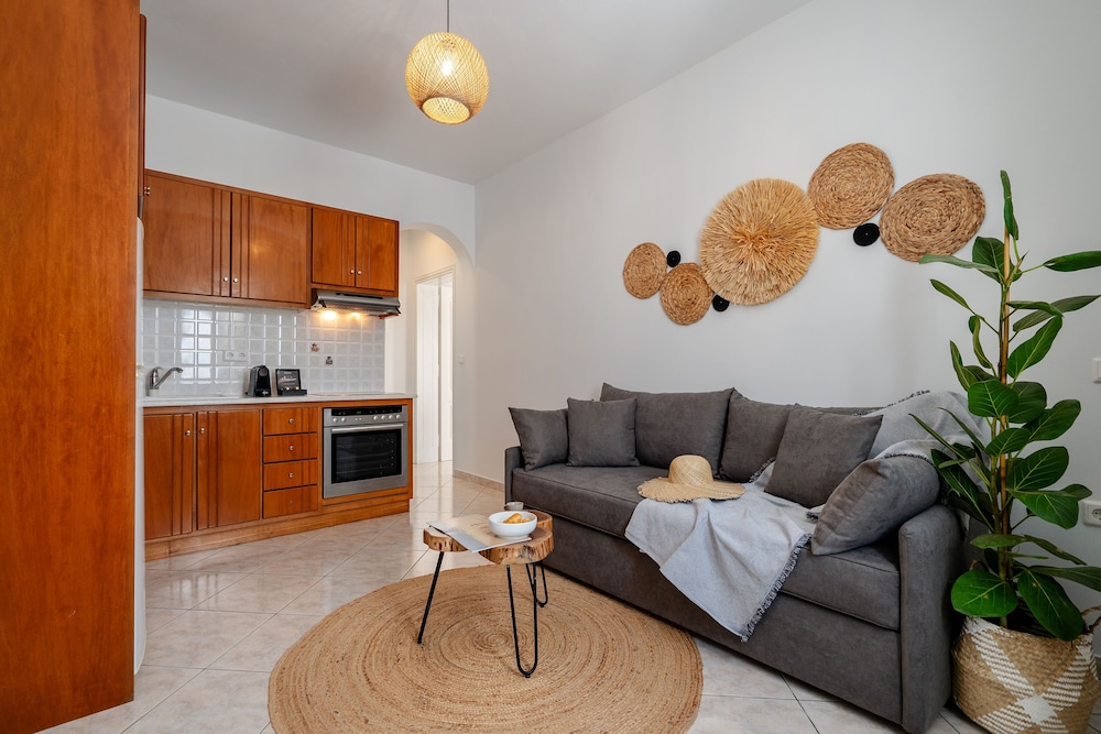 Erato Inn 33/50