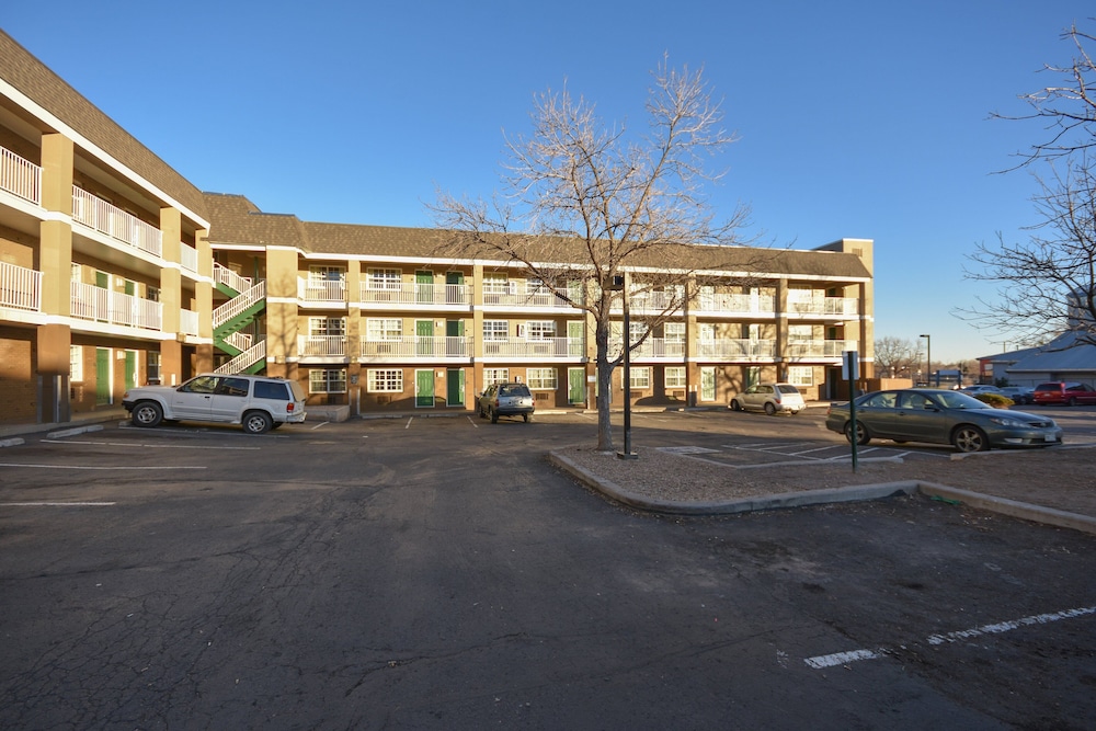 HomeTowne Studios by Red Roof Denver - Lakewood West 3/42