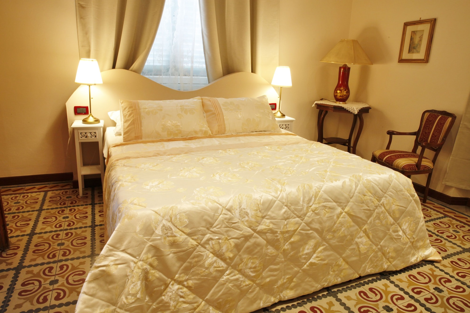 غرفة بسرير مزدوج، Lucca Relais 3/10