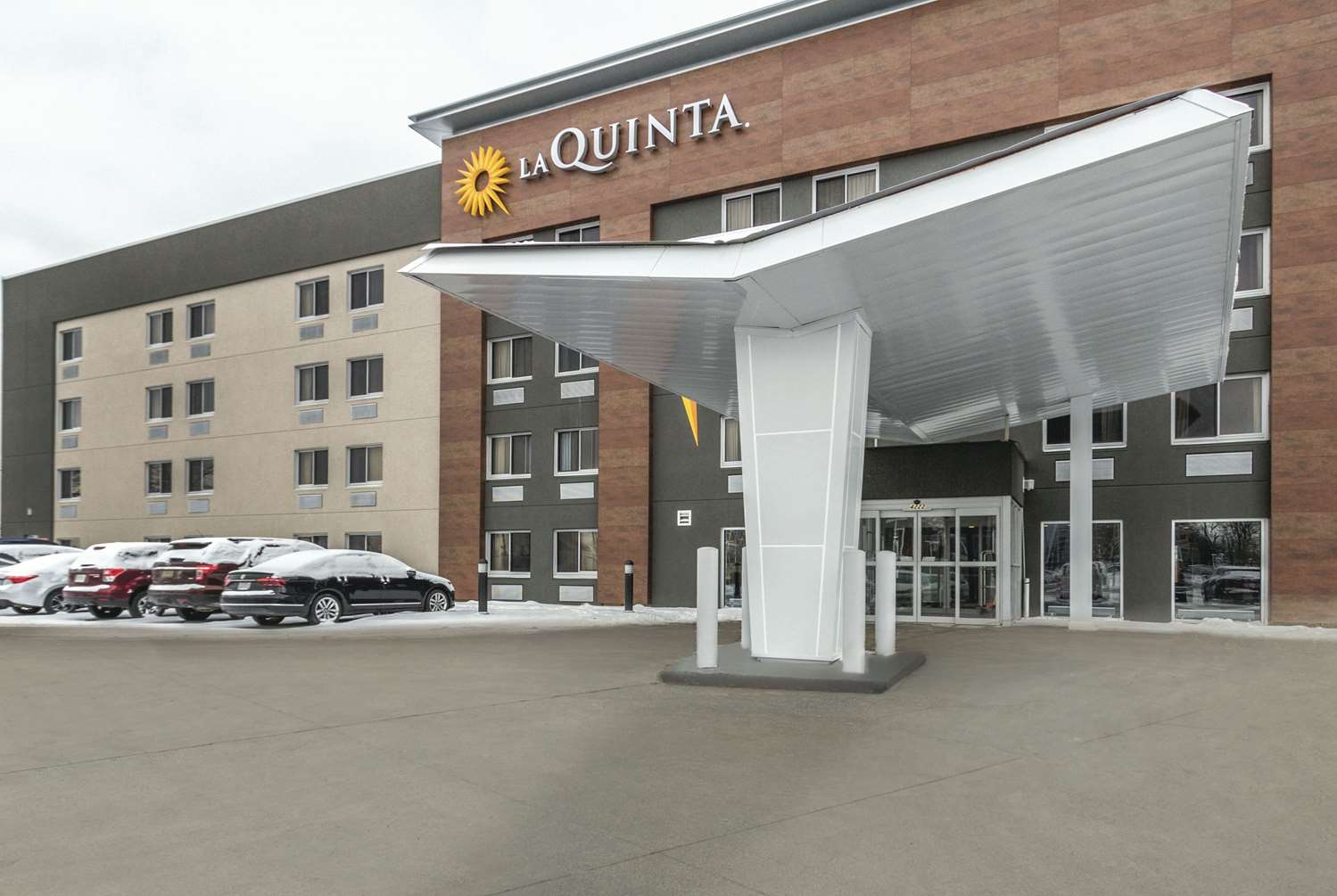La Quinta Inn & Suites by Wyndham Cleveland - Airport North 42/44