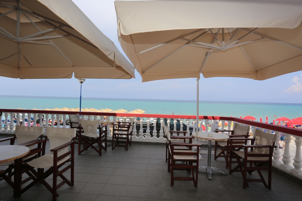 Summer Beach Hotel 28/46