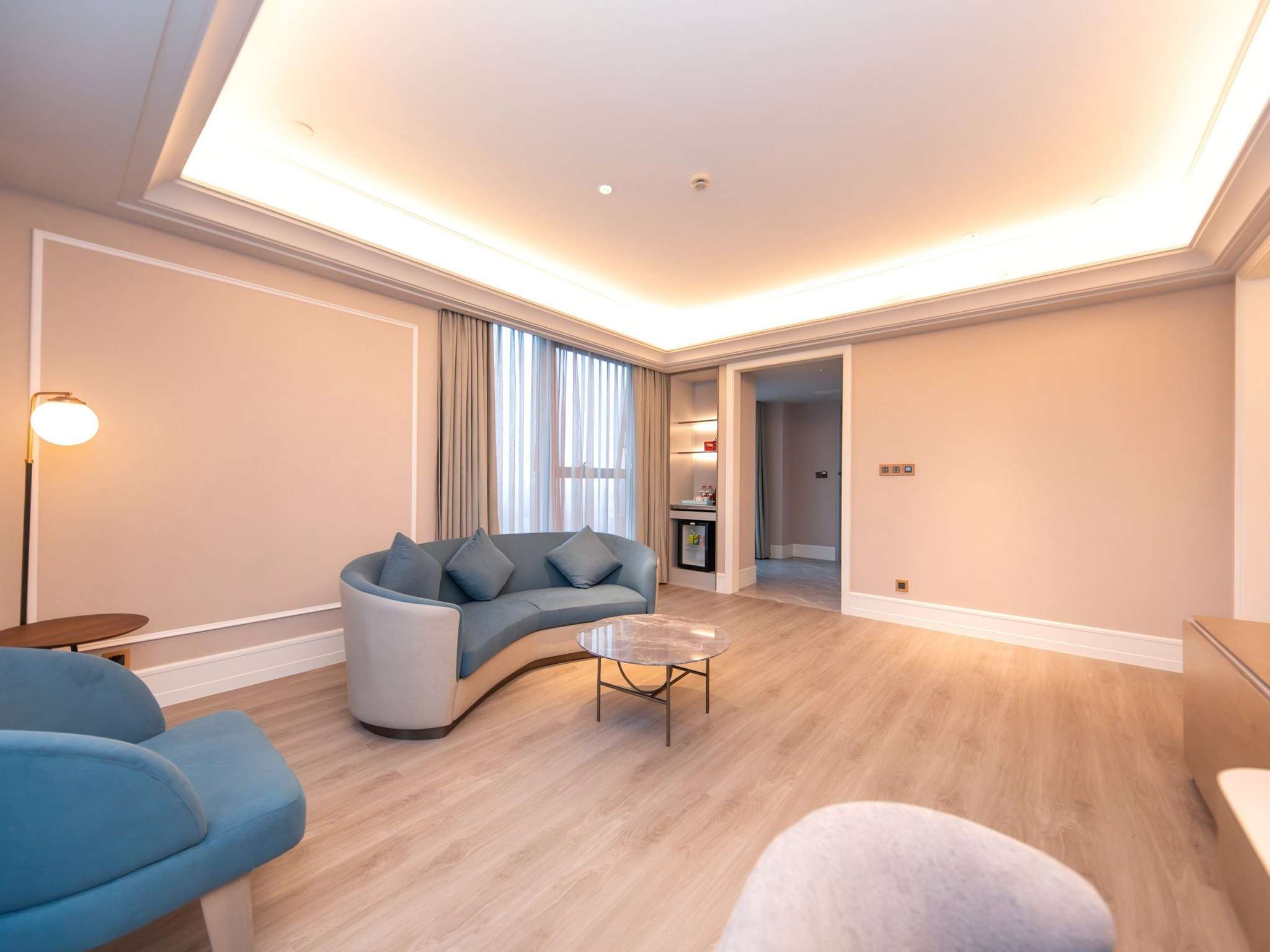 Mercure Xinyang East Railway Station 23/30