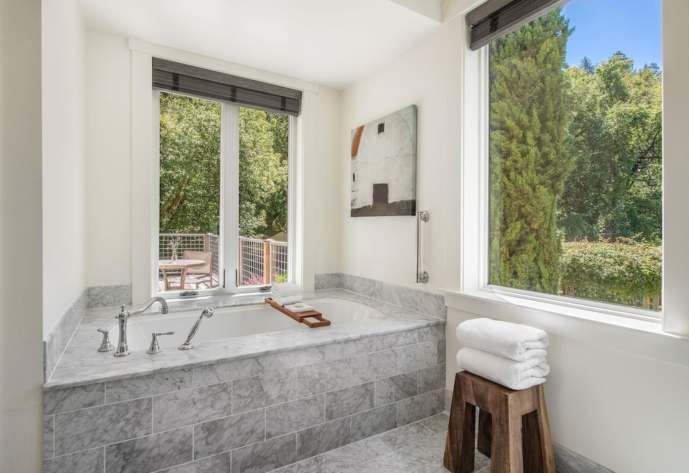 FARMHOUSE INN 24/50