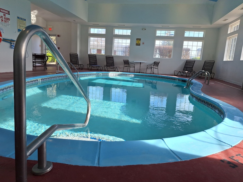 Super 8 by Wyndham Elizabethtown 38/61
