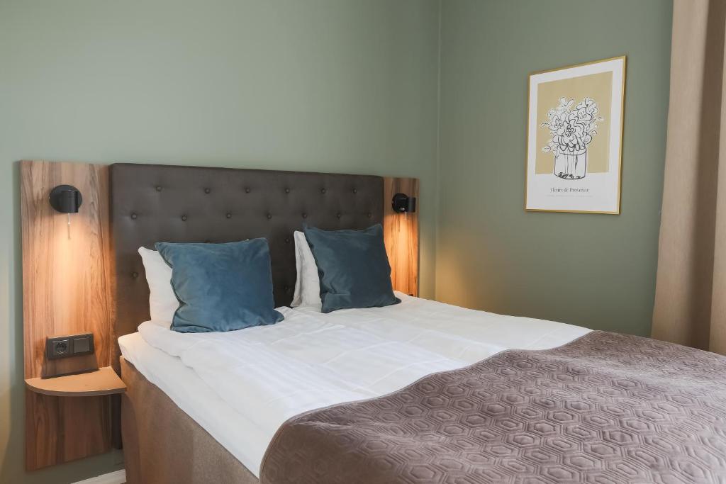 Compact, Double Bed