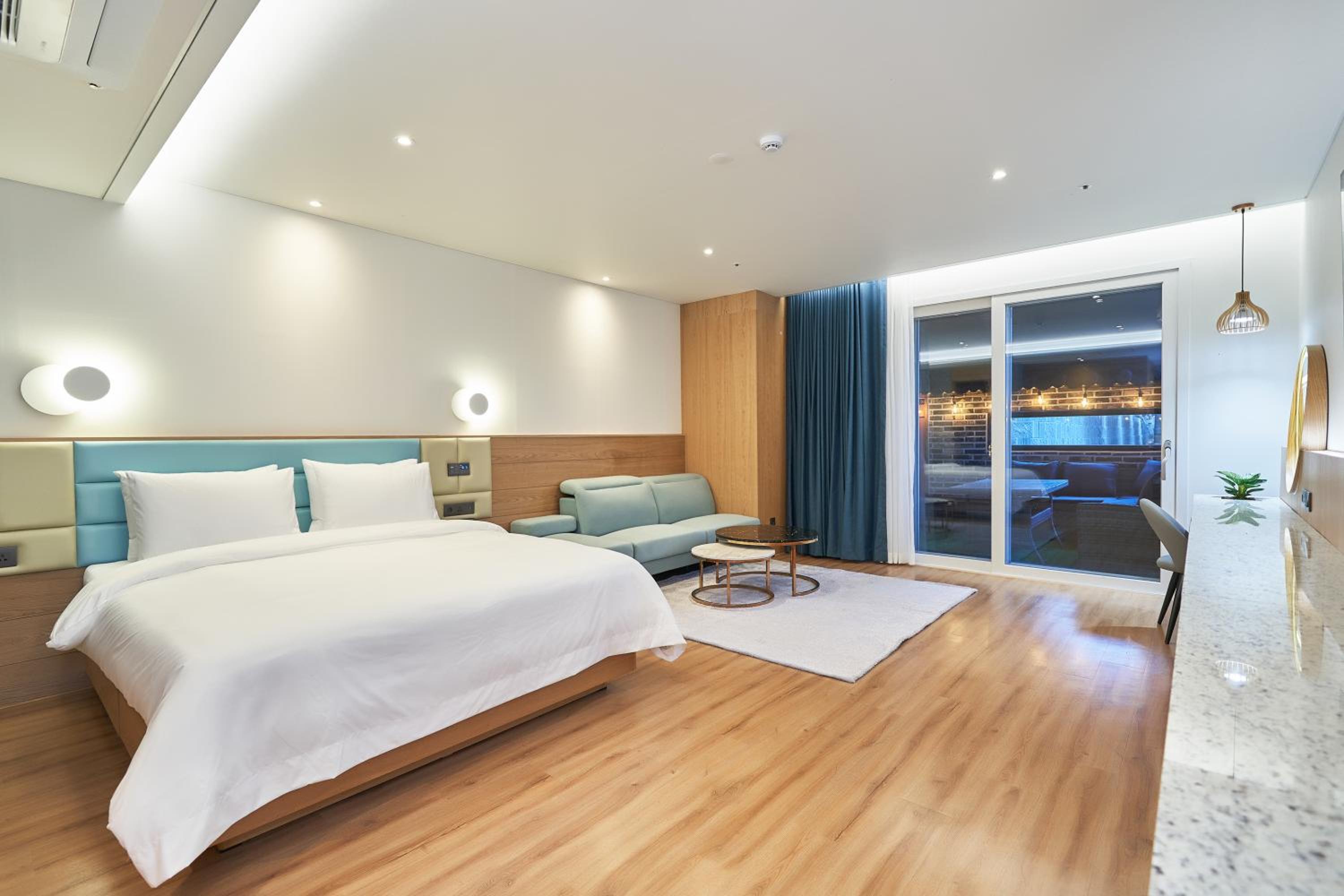 ROOM, TERRACE