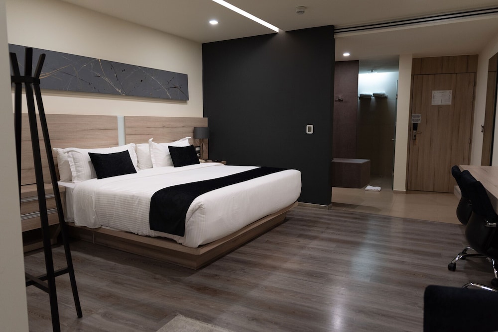 SUPERIOR, KING BED