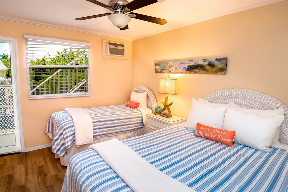 Cedar Cove Resort & Cottages 18/78