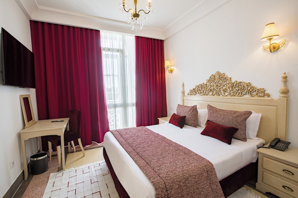 2 BEDROOMS, AMBASSADOR, SUITE