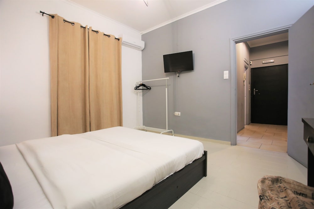 1 BEDROOM, BUSINESS, SUITE