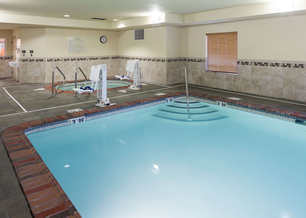 Hampton Inn Suites Davenport 25/41