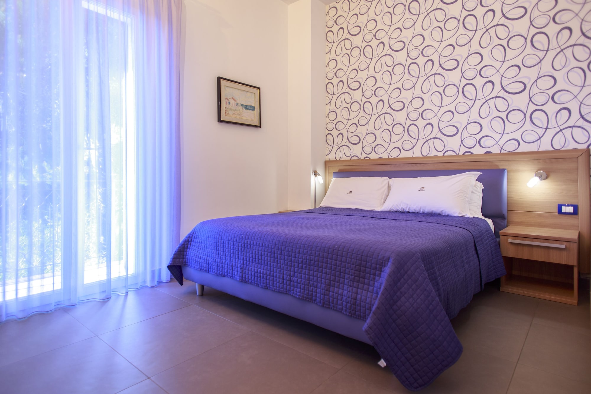 COMFORT, QUEEN BED