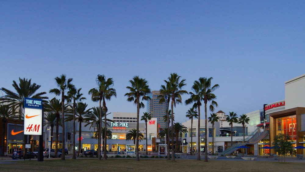 Hyatt Regency Long Beach 70/75