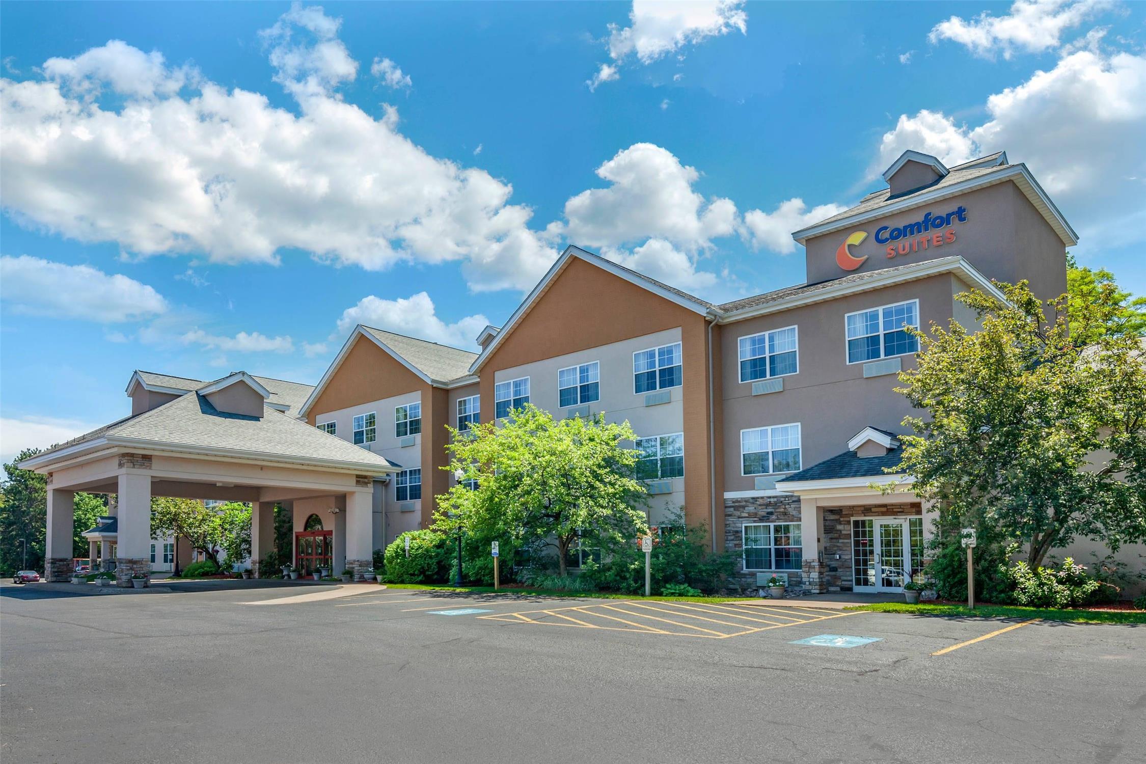 Comfort Suites Marquette, MI 2/21