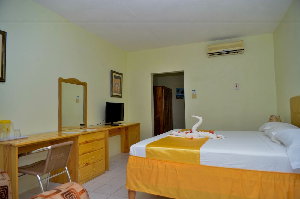 Fun Holiday Beach Resort 20/73
