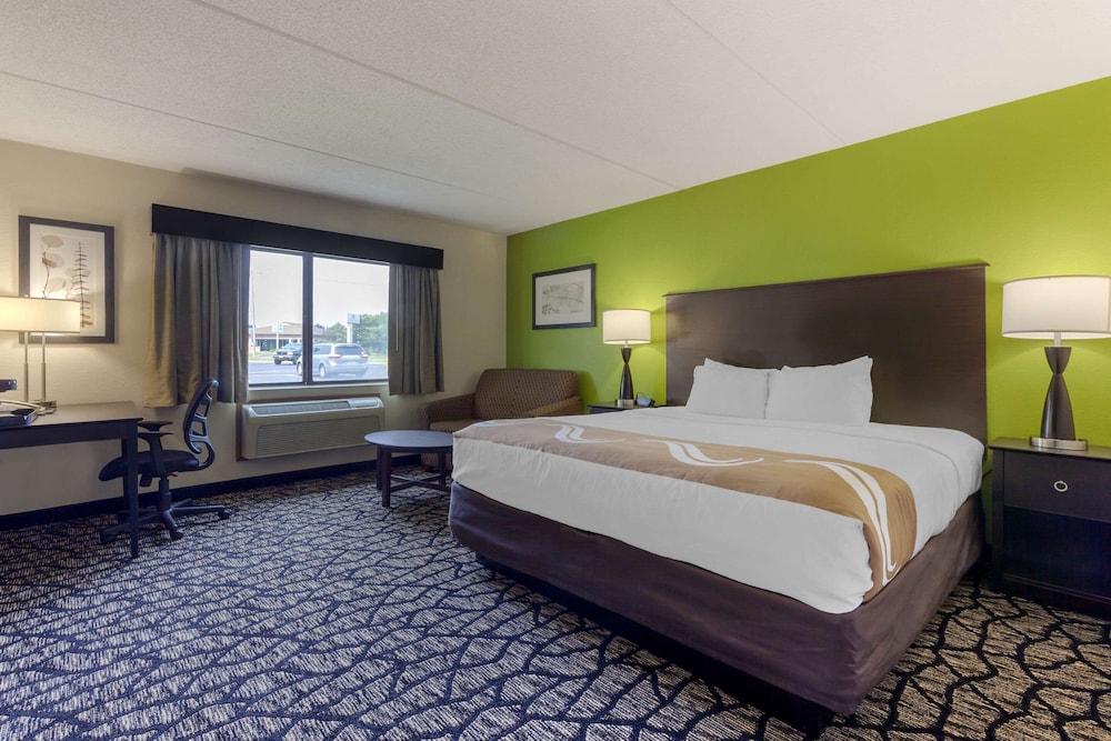 Suite, King Bed, Sofa