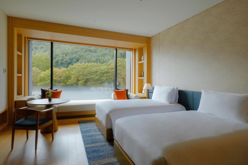 PREMIUM, DELUXE, TWIN BEDS