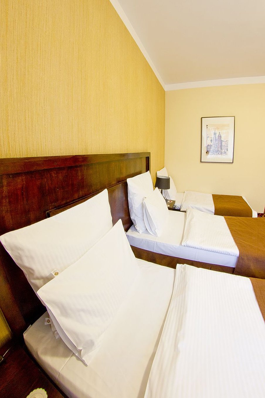 ROOM, TRIPLE