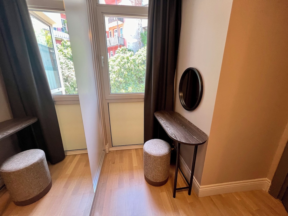 Weingart Suites Hotel 25/58