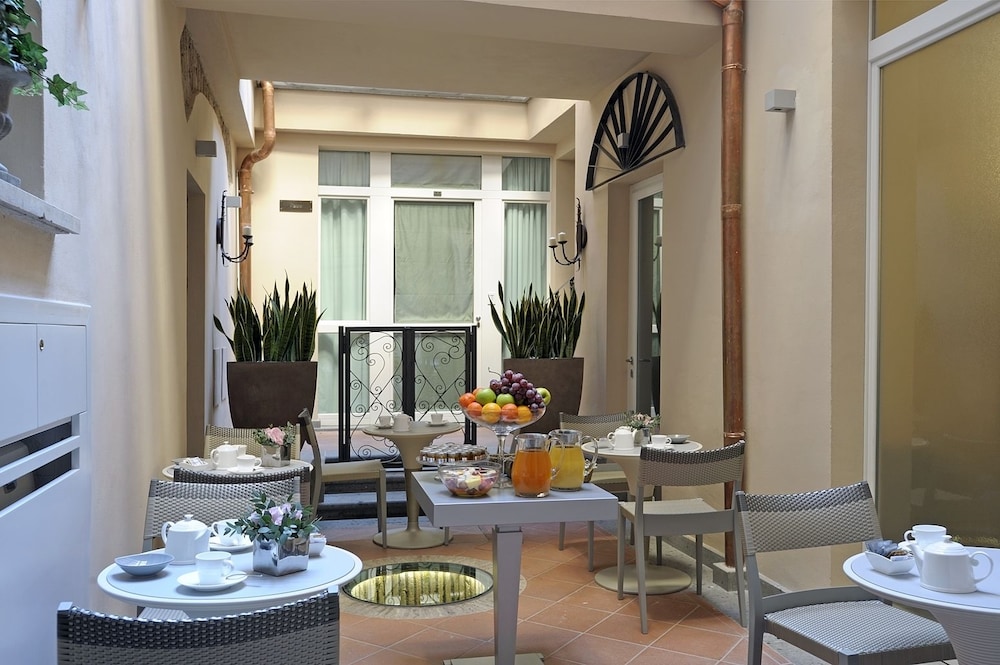 Trevi Palace Luxury Inn 49/54