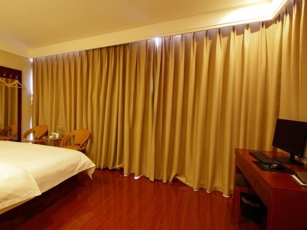 GreenTree Inn HeFei HuangShan Road DaXiDi 1912 Express Hotel 43/57