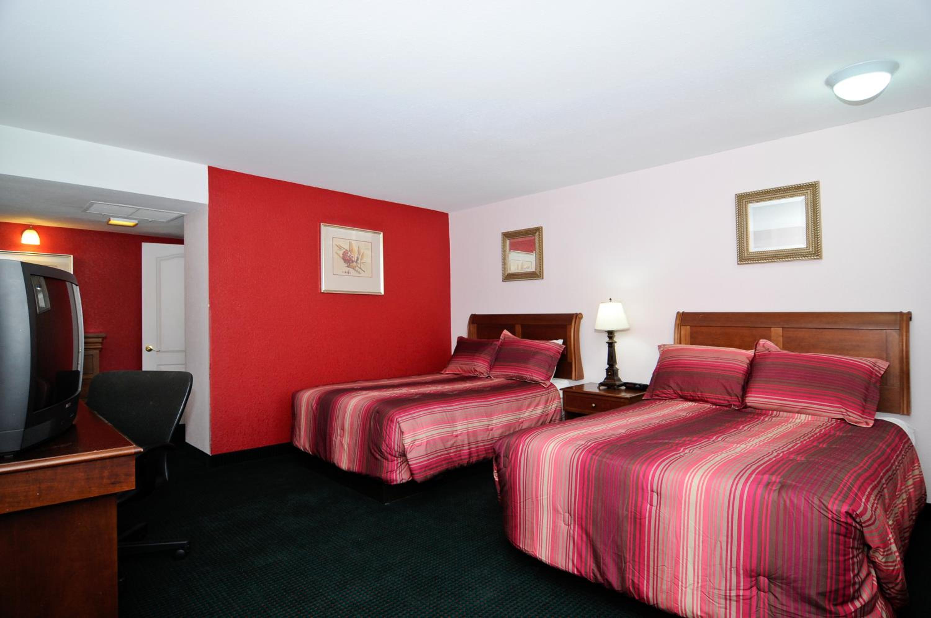 1 King Bed - Non-Smoking, Micfridge