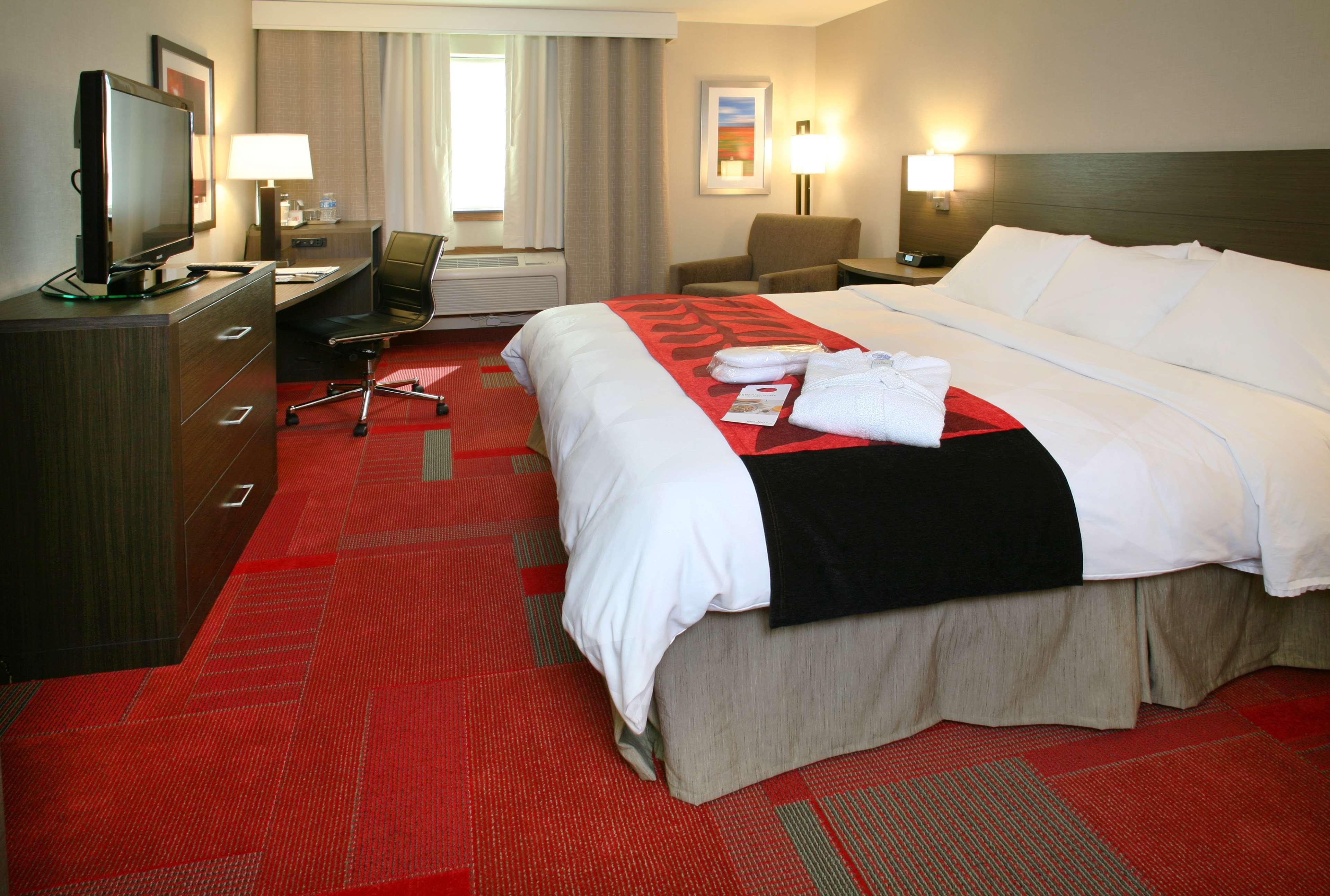 Radisson Hotel Madison 8/43